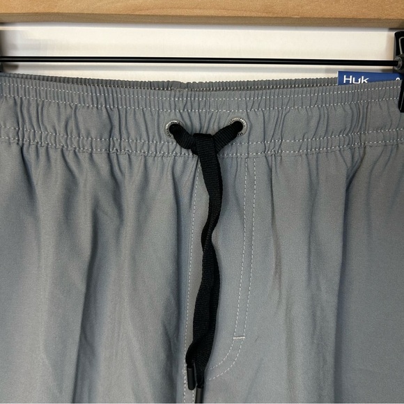 *NWT* Huk Men’s Pursuit Volley Shorts in Night Owl Gray, Size Small - Picture 5 of 13